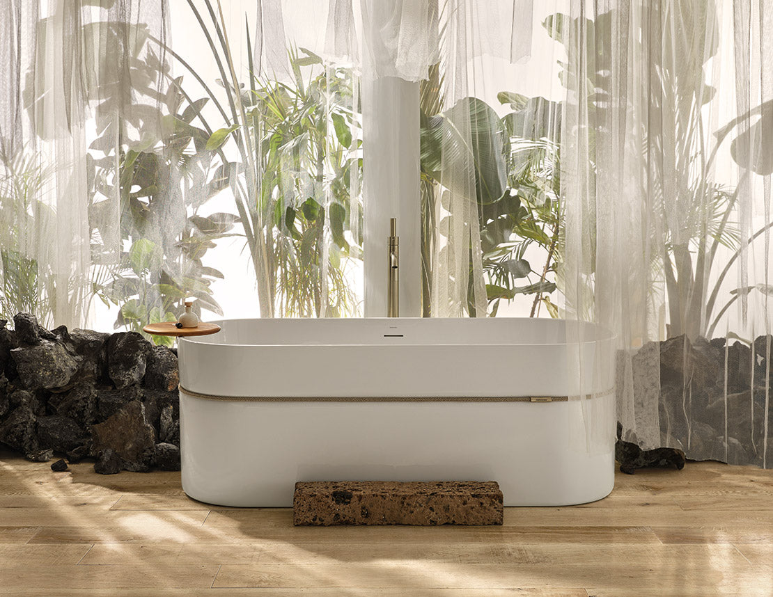 The beautiful white Tempo bath available at Delforno